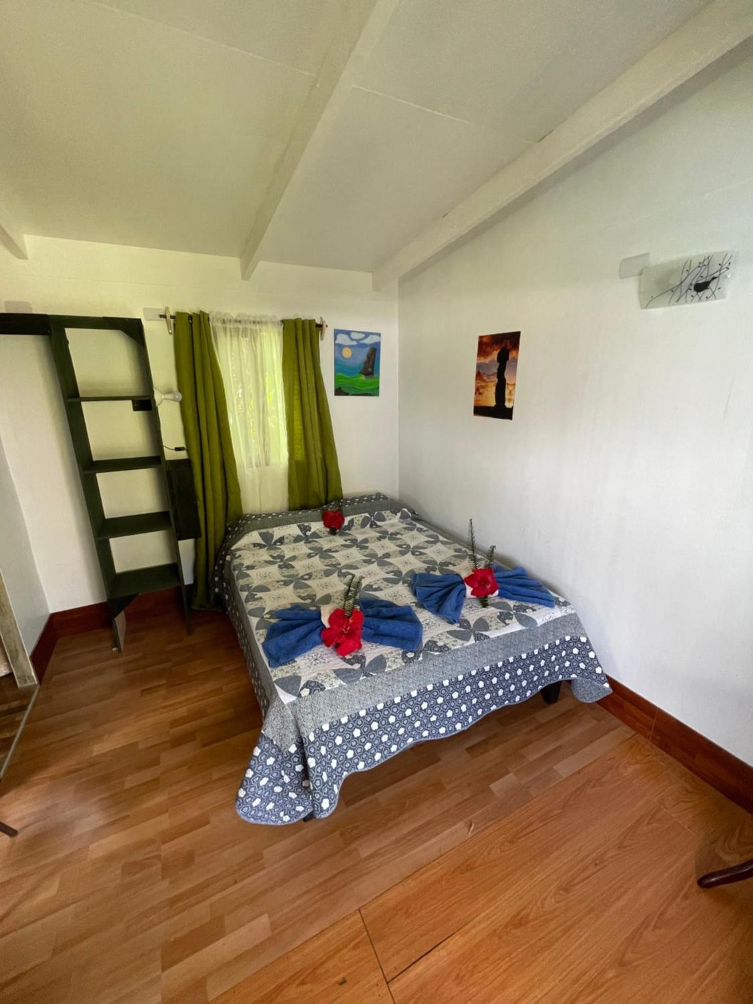 Pua Vaenga Hostel Hanga Roa Buitenkant foto